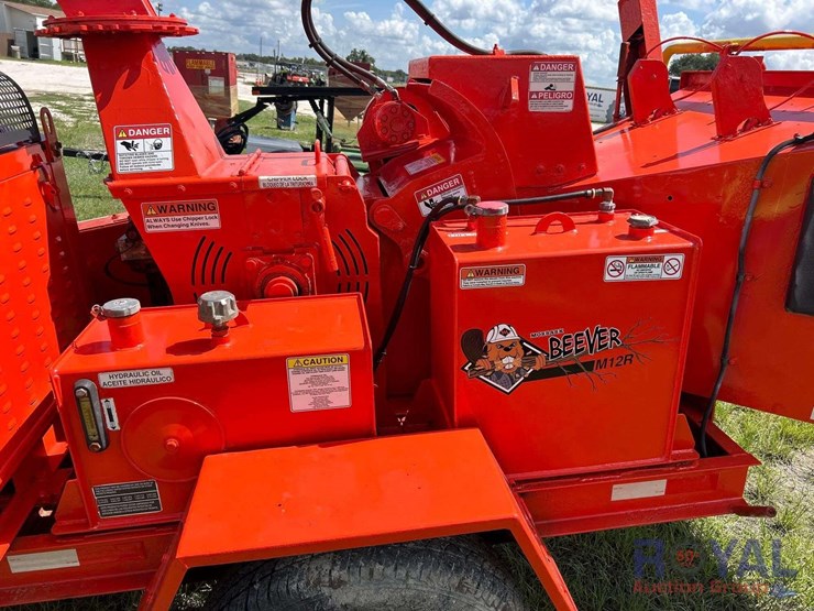 2016-e-z-beever-m12r-towable-brush-chipper-image-9