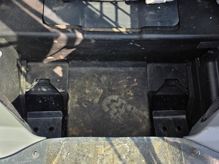 2023-bobcat-t770-image-45