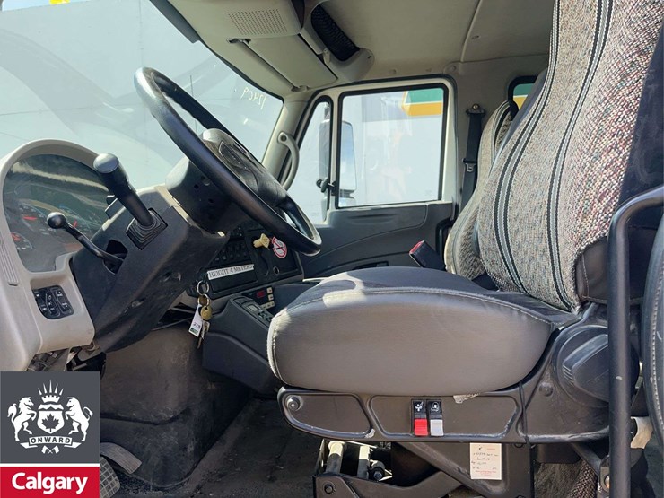 2010-international-durastar-4300-image-10