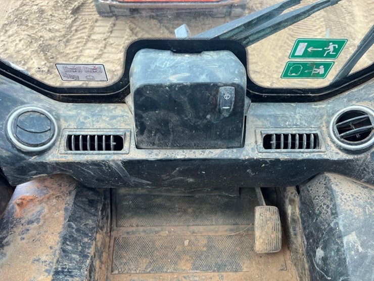 jcb-3ts-8t-image-30