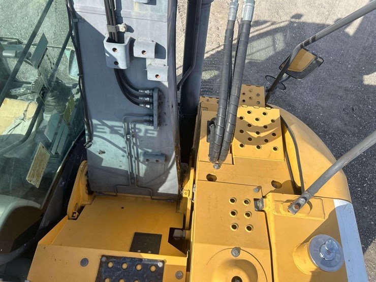 2015-deere-135g-image-25