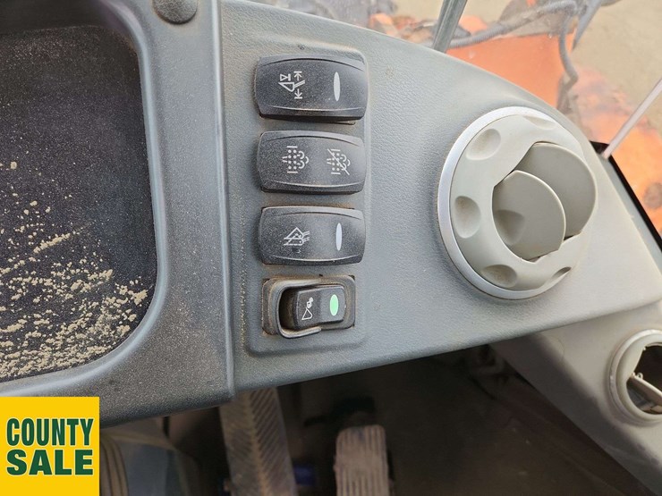 2015-doosan-dl250-3-image-15
