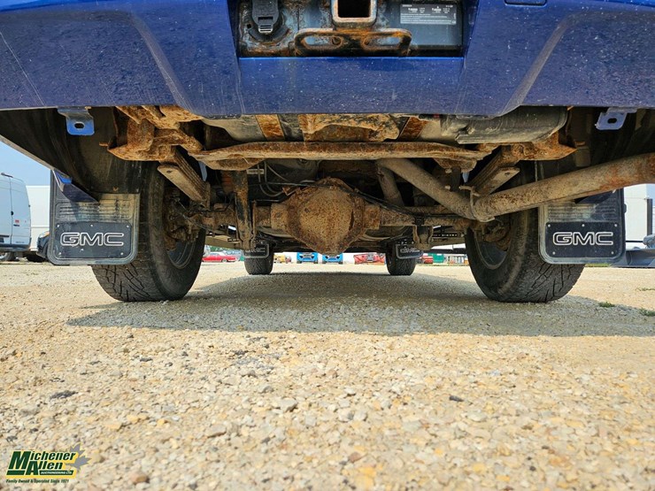 2008-chevrolet-suburban-image-9