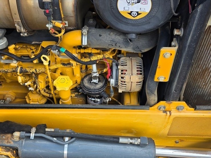 2014-deere-700k-lgp-image-57