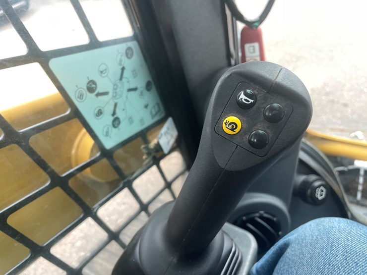 2019-caterpillar-259d3-image-41