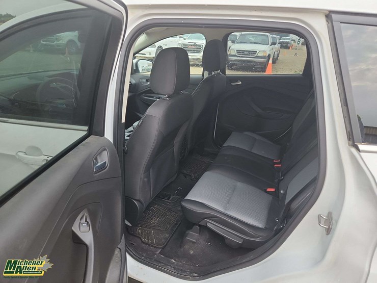2017-ford-escape-se-image-11