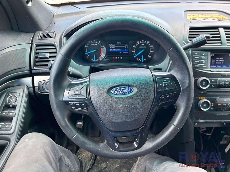 2016-ford-explorer-image-11