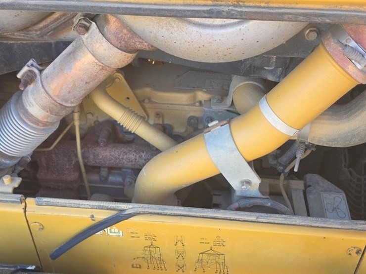 2019-caterpillar-d6n-lgp-image-59