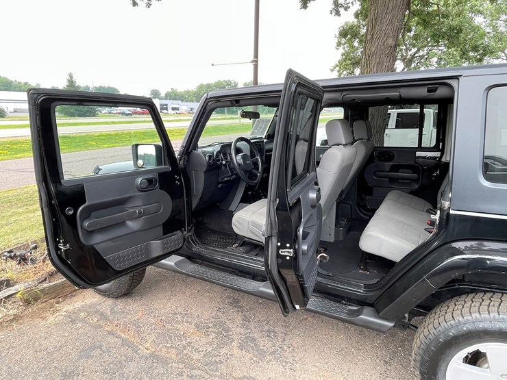 2007-jeep-wrangler-unlimited-sahara-image-54