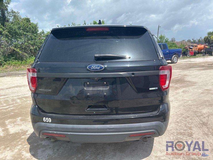 2016-ford-explorer-image-21