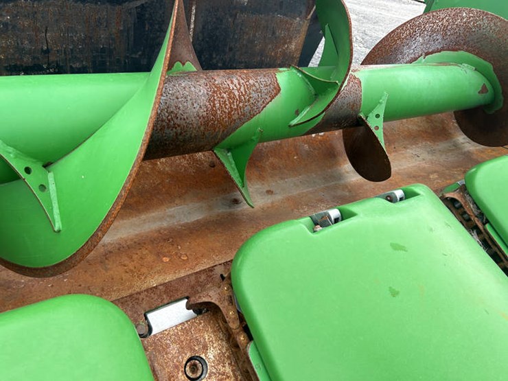 2011-john-deere-608c-image-45