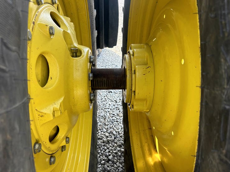 2012-john-deere-8285r-image-55