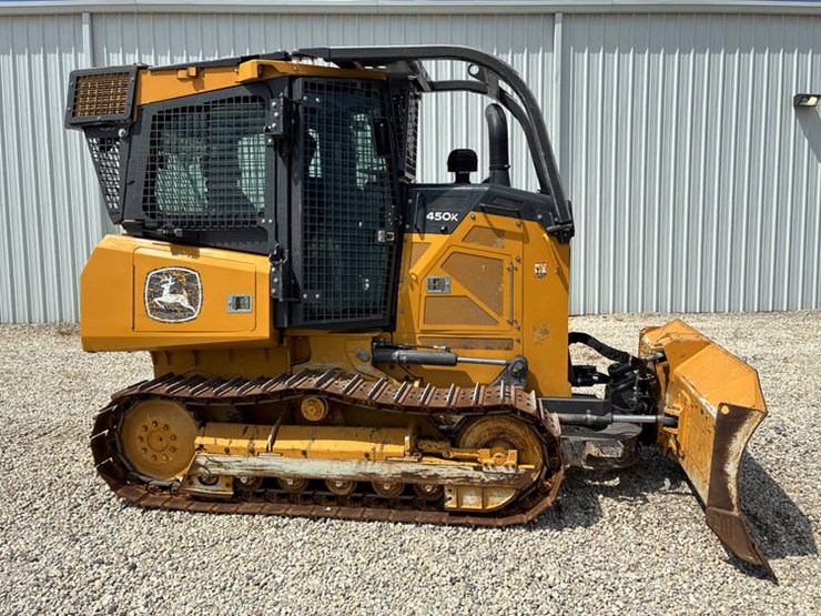 2022-john-deere-450-image-3