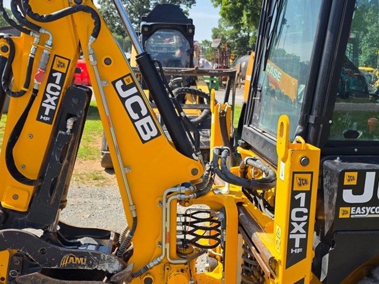 2021-jcb-1cxt-image-25