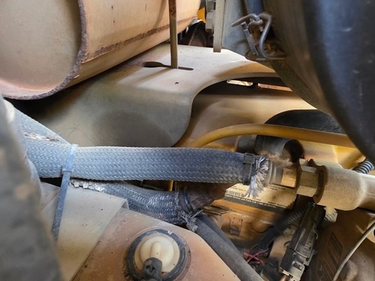 2007-deere-ct332-image-36