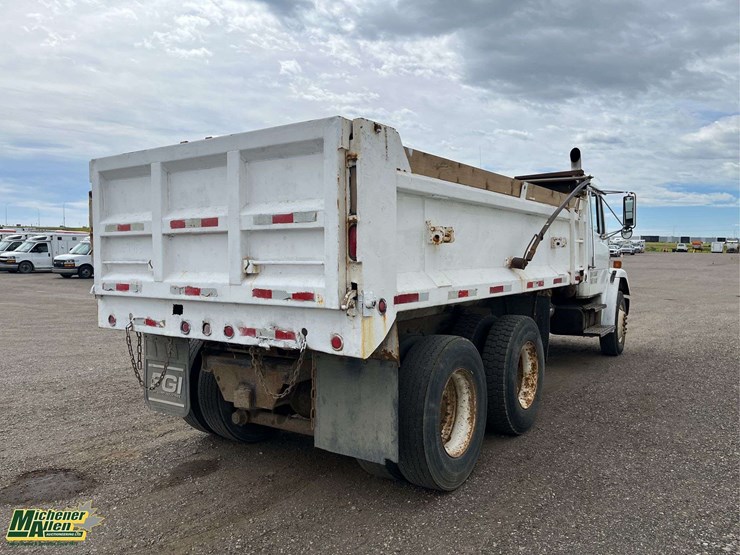 1999-freightliner-fl80-image-13