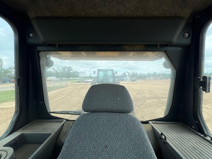 2020-deere-700k-lgp-image-42