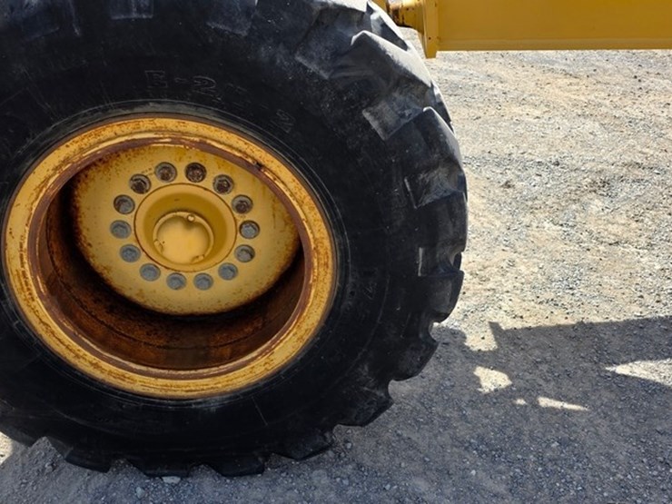 2001-deere-670c-image-8