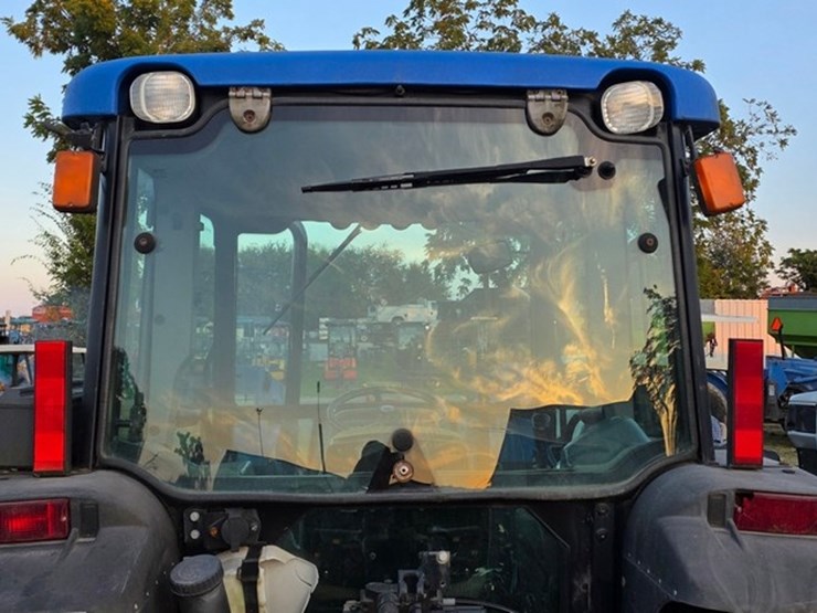 new-holland-tn70d-image-21