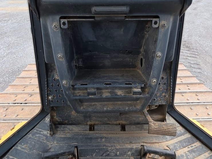 2014-deere-700k-lgp-image-73