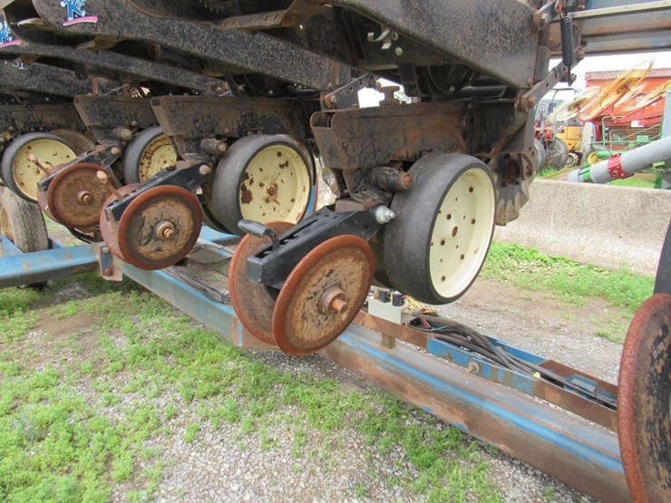 kinze-2300-image-15