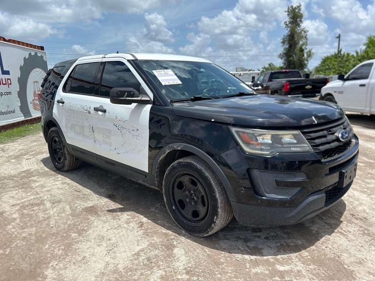 2017-ford-explorer-image-2