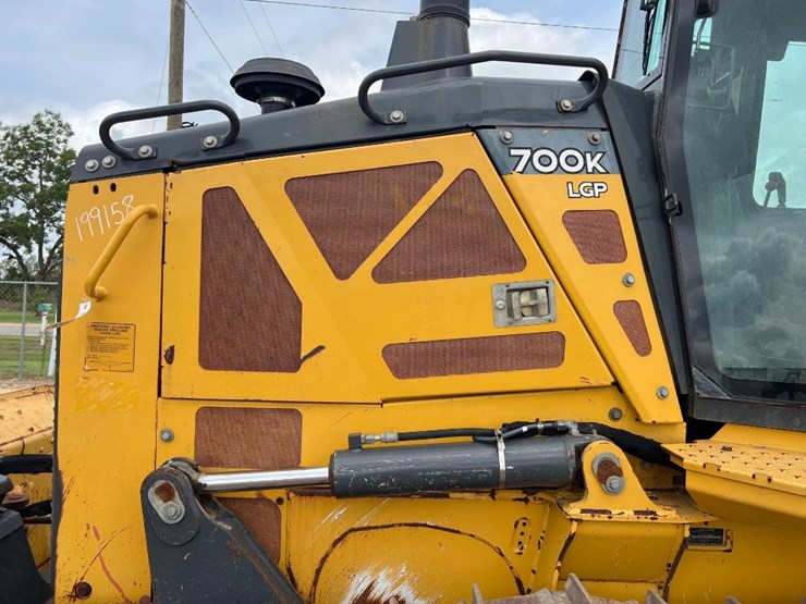 2020-deere-700k-lgp-image-31