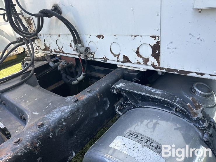 1987-freightliner-flc120-image-17