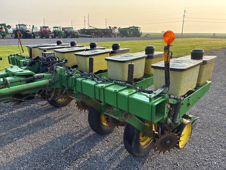 john-deere-7000-image-32