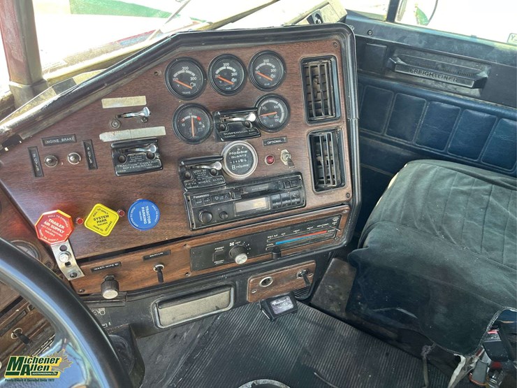 1993-freightliner-fld120-image-6