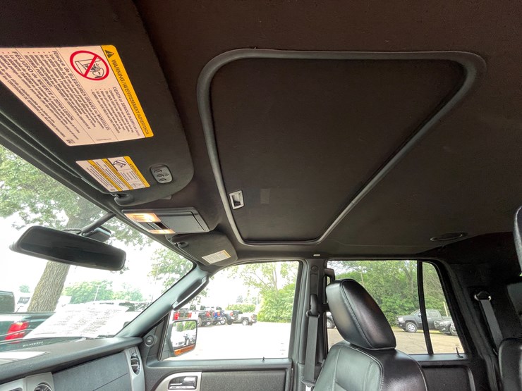 2017-ford-expedition-limited-image-40