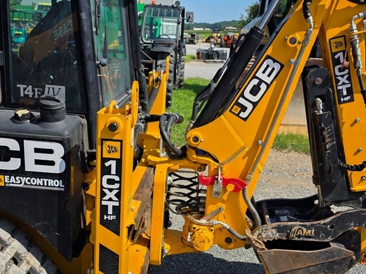 2021-jcb-1cxt-image-16