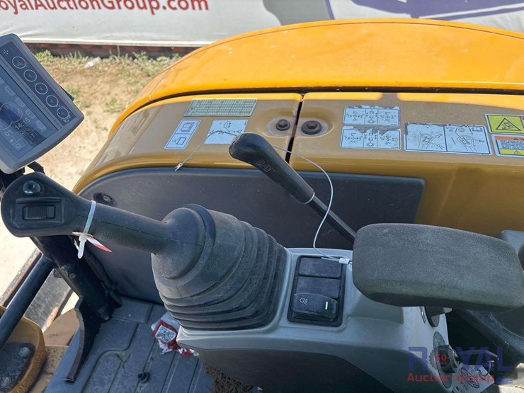 2021-caterpillar-304e2-mini-excavator-image-10
