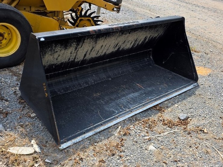 hla-84"-skidloader-material-bucket-(like-new)-image-4