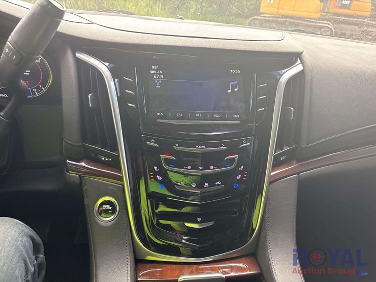 2020-cadillac-escalade-image-14