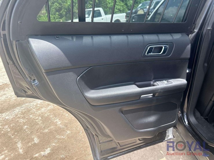 2017-ford-explorer-image-17