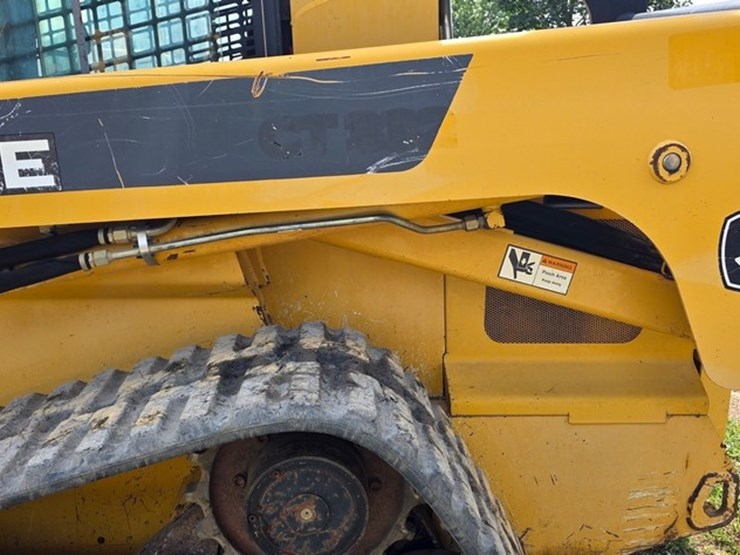 2007-deere-ct332-image-22