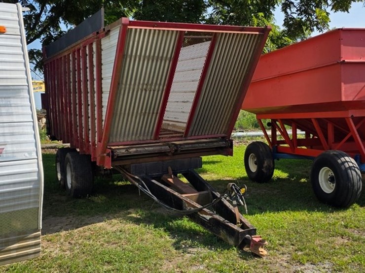 tandem-axle-silage-cart-image-1