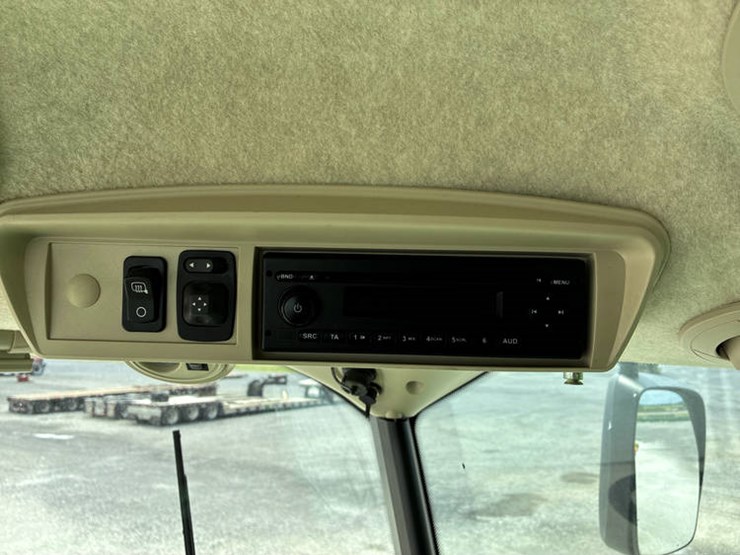 2014-john-deere-s680-image-109