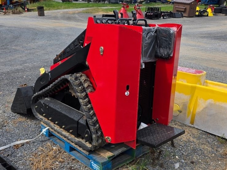 new-valley-pioneer-scl850-mini-skidloader-image-3