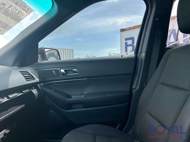 2016-ford-explorer-image-15