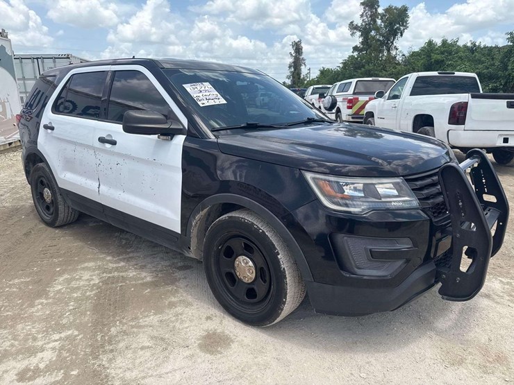 2019-ford-explorer-image-2