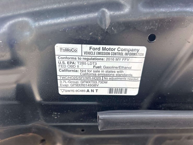 2016-ford-explorer-image-15