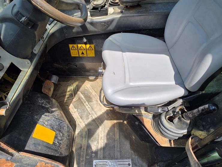 2011-jcb-515-40-image-40