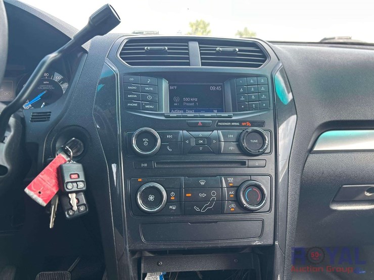 2016-ford-explorer-image-10