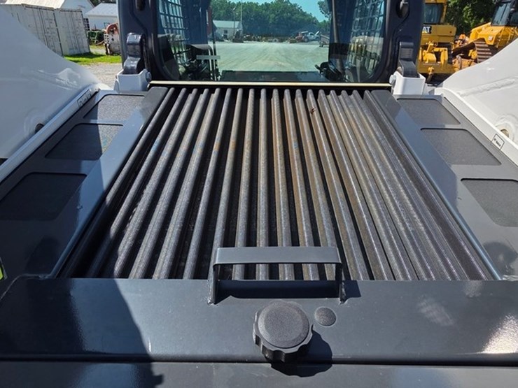 2023-bobcat-t770-image-45