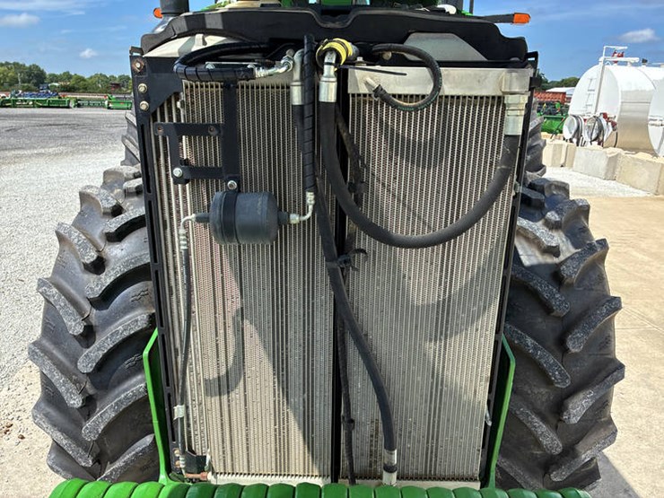 2014-john-deere-8285r-image-43