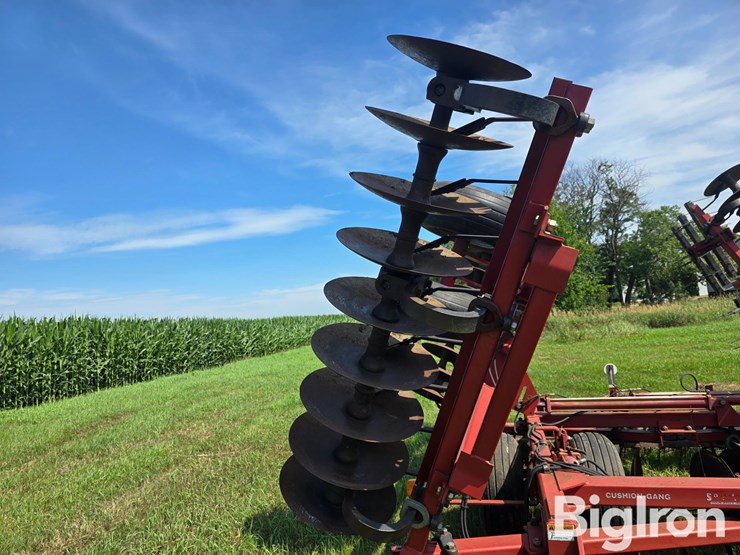case-ih-3950-image-13