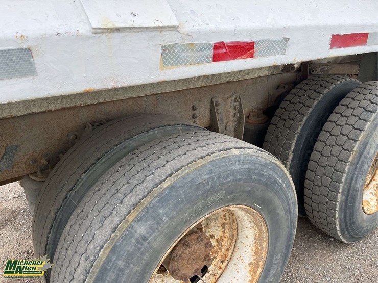 1999-freightliner-fl80-image-14
