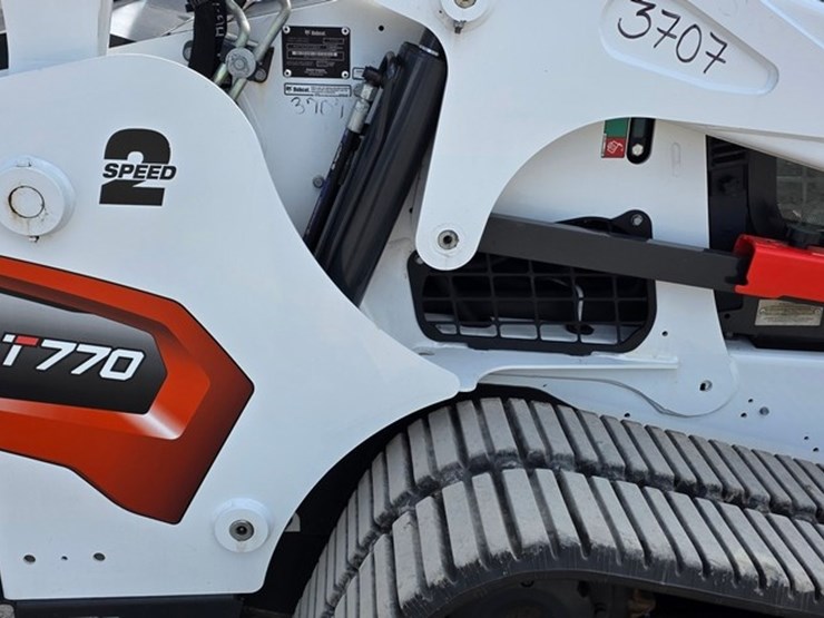 2023-bobcat-t770-image-16
